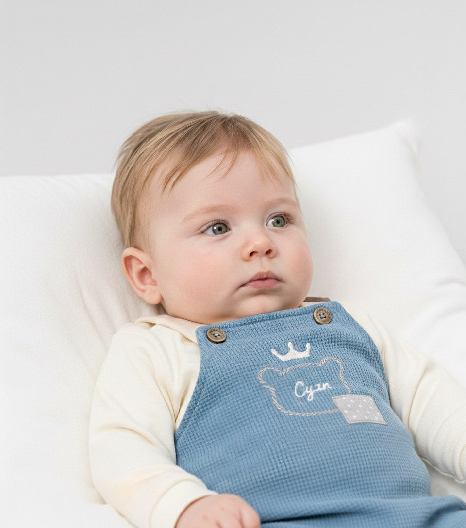 Salopette bébé en maille douce avec body – Confort & élégance